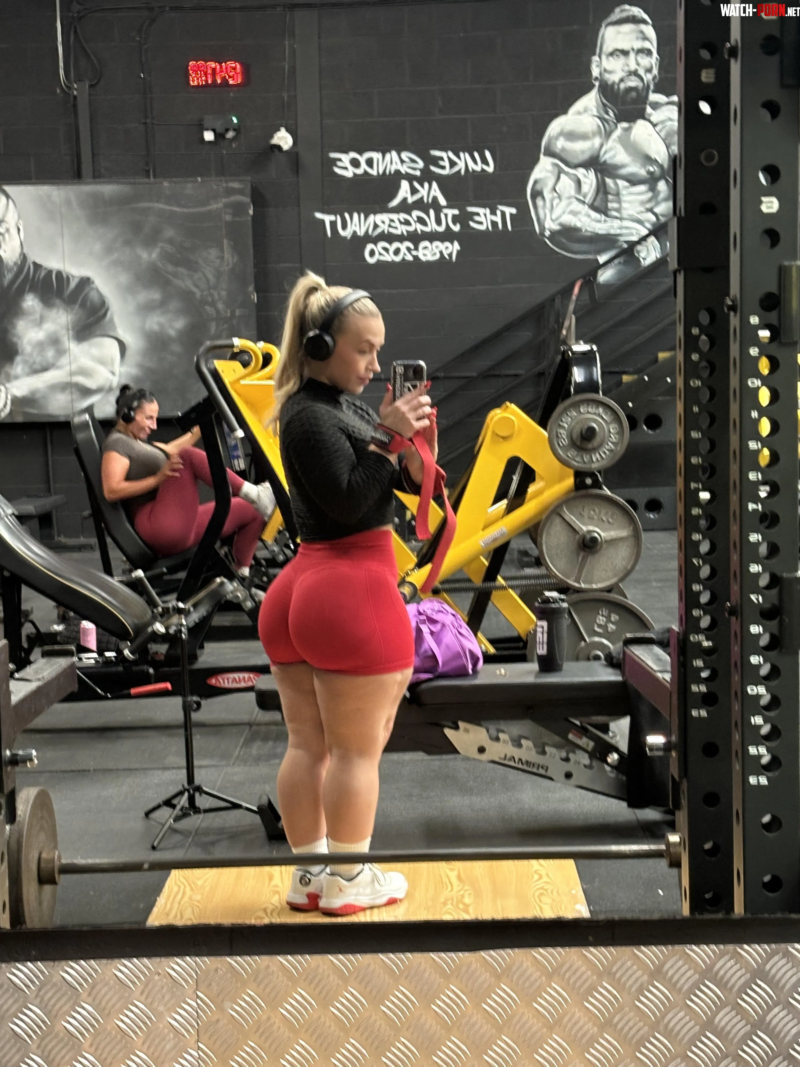 Is this your favorite kind of body? by CloudyNix