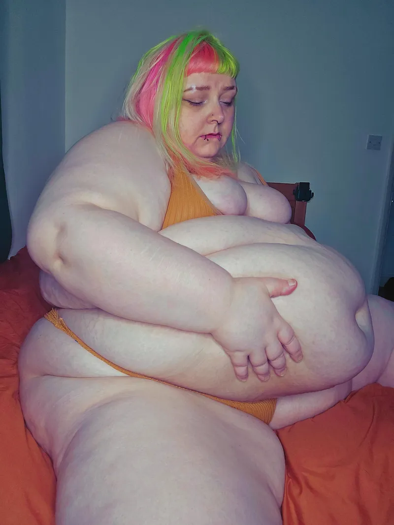 Thumbnail Jadeeatsrainbows: Seeking a Belly Handler in Ssbbw