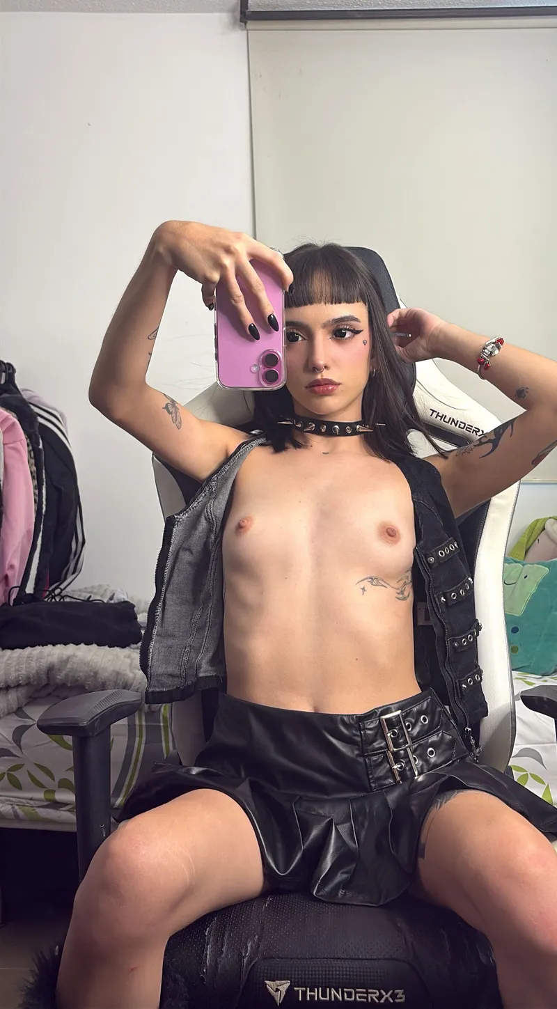 Thumbnail Confidently Captivating: XoxoCamCam's Petite Figure | xoxoCamCam