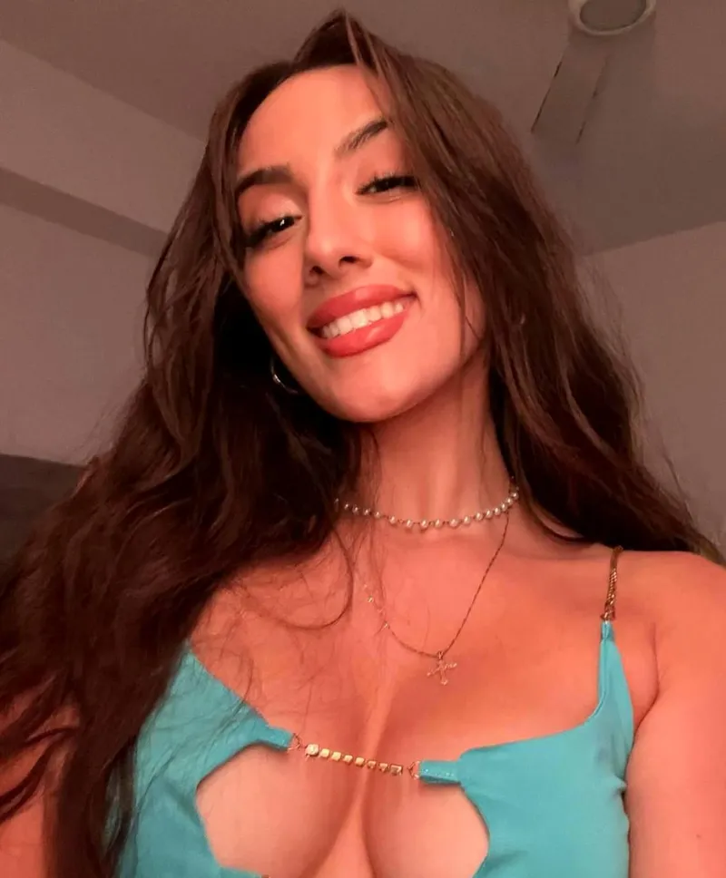 Thumbnail KindaSpicyX: Unleashing First Date-Worthy Cleavage Wonderment