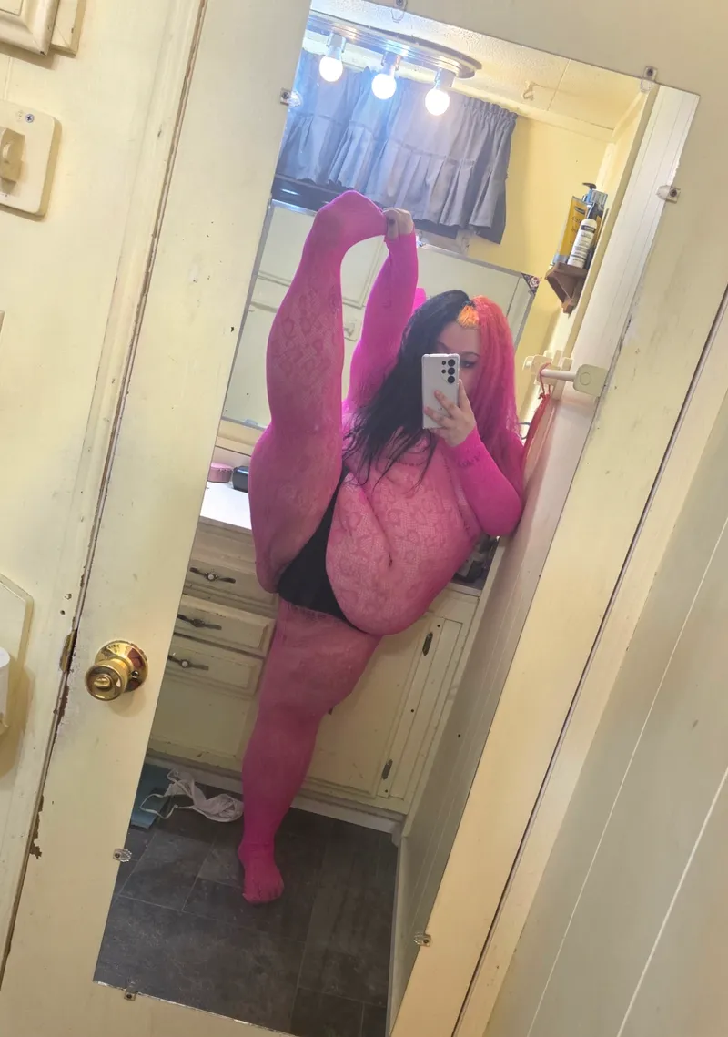 Thumbnail Cherryy_cums Shares Tips on Flexibility in BBW_Chubby Category