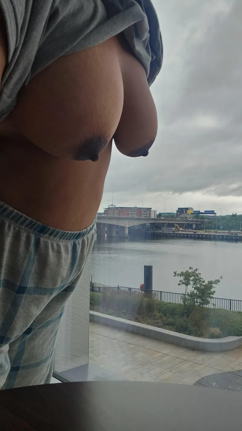 Thumbnail Radiant Start: Juicytiddies25's Natural Charms