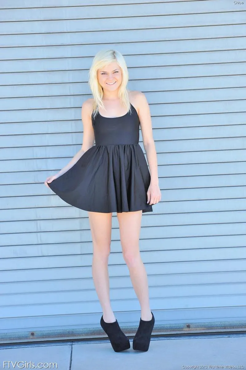 Thumbnail Chloe Foster: Exploring the Charms with goobagoona1