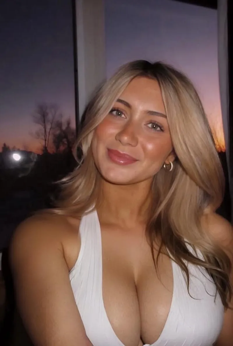 Thumbnail Able_Information6488 Captures Evening Views with Elegance