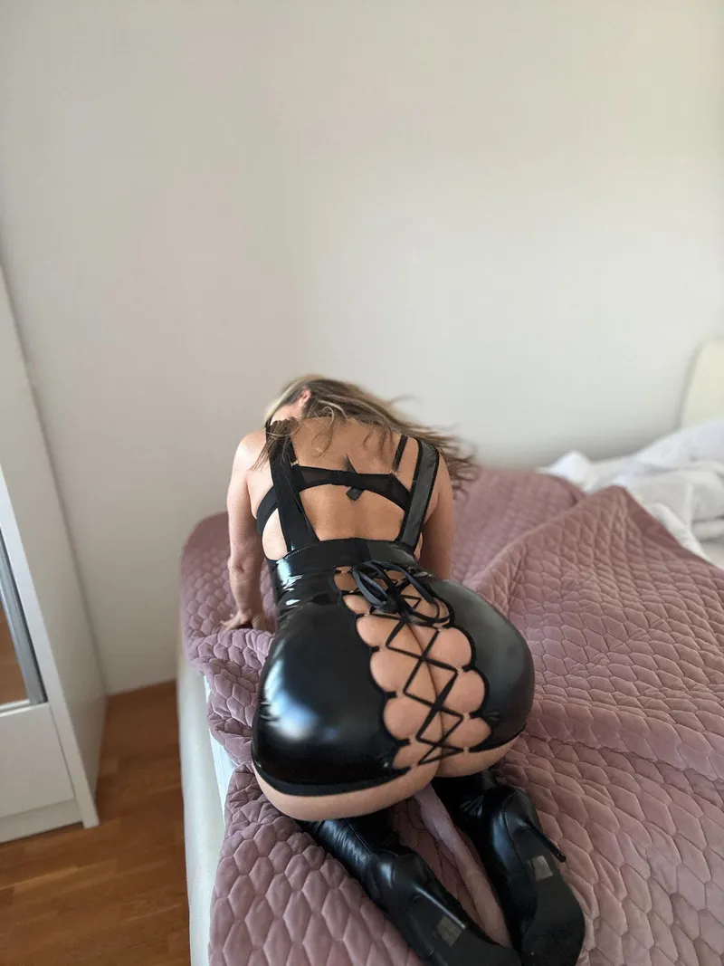 Thumbnail Sensual Longing: Keeping the Dress On with Margerita-Krasnik | BDSMGW