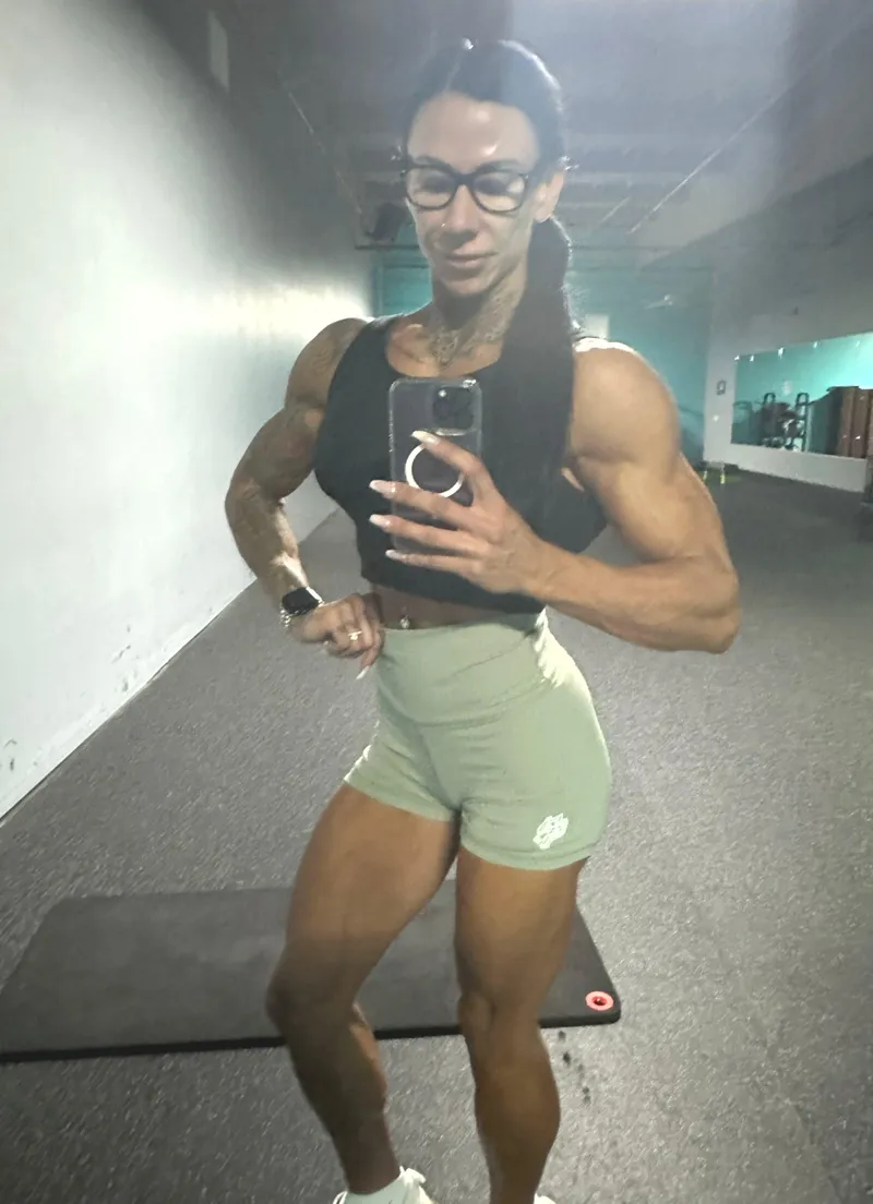 Thumbnail Get Ready for a Muscle Mommy with Specs by Gymgirlfriend
