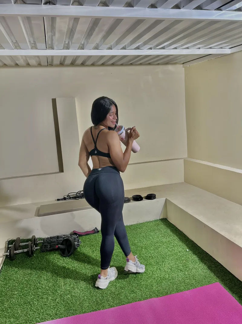 Thumbnail Train in Style with maggiemarina's YogaPants Fitness Tips