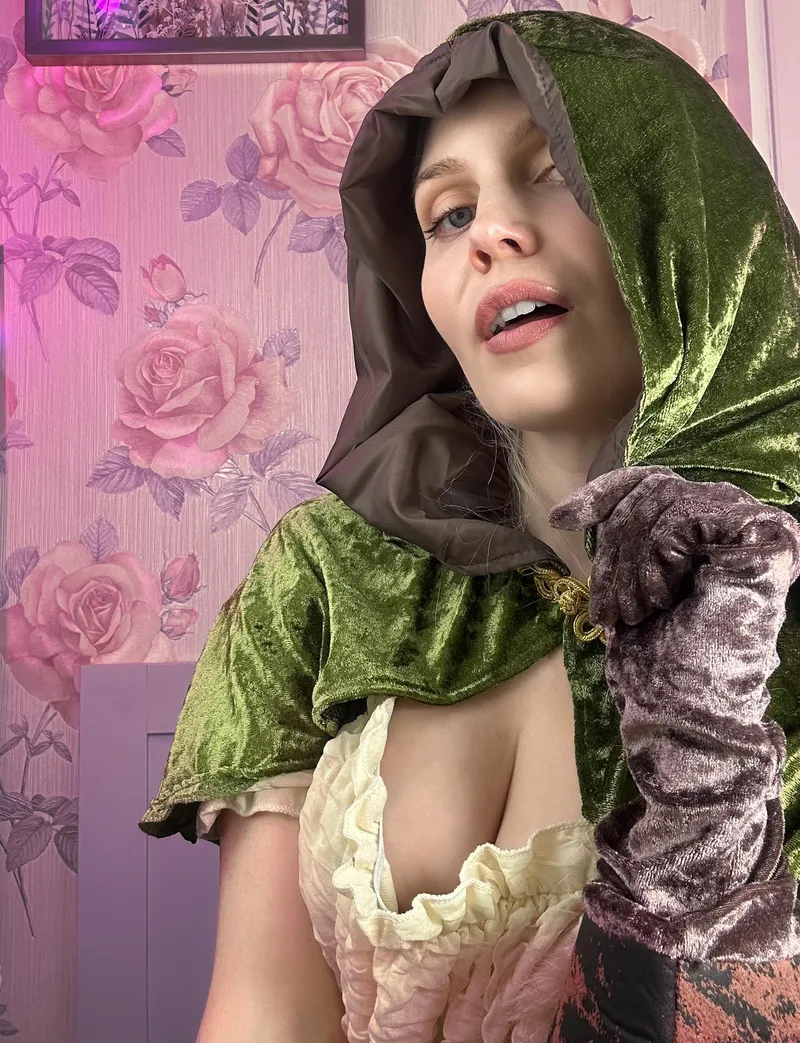 Thumbnail Ittybityprettykitty: Quick Peek Before I Go - Downblouse