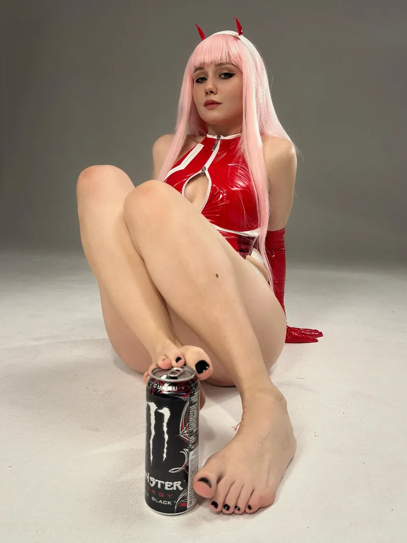 Thumbnail Elegant and Sultry: Jyu_San's Rendition of Zero Two from 'Darling in the Franxx'