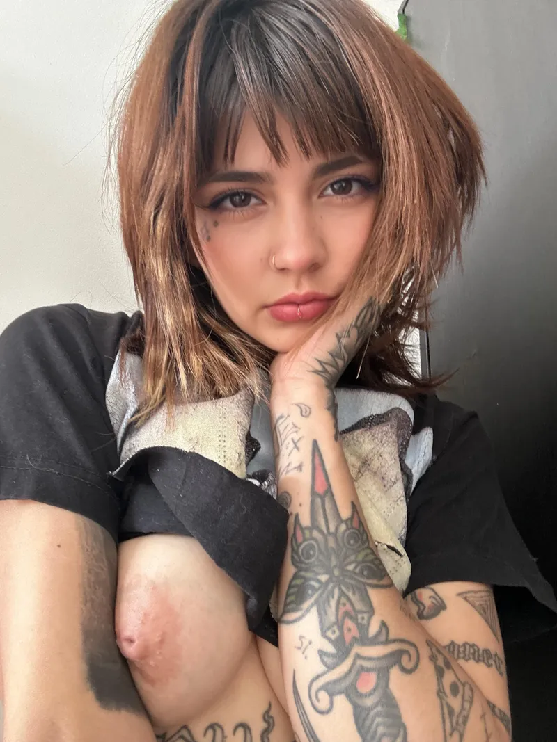 Thumbnail Picture Your Edgy Latina Girlfriend Fantasy Here | rosyyhaze