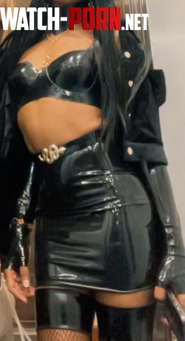 Who will submit to their mistress? 🖤✨ by Mushyxoxo