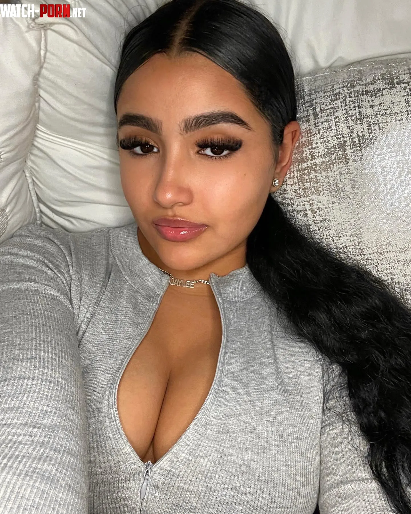 This zipper doesnt stay up long by OkBeyond5217