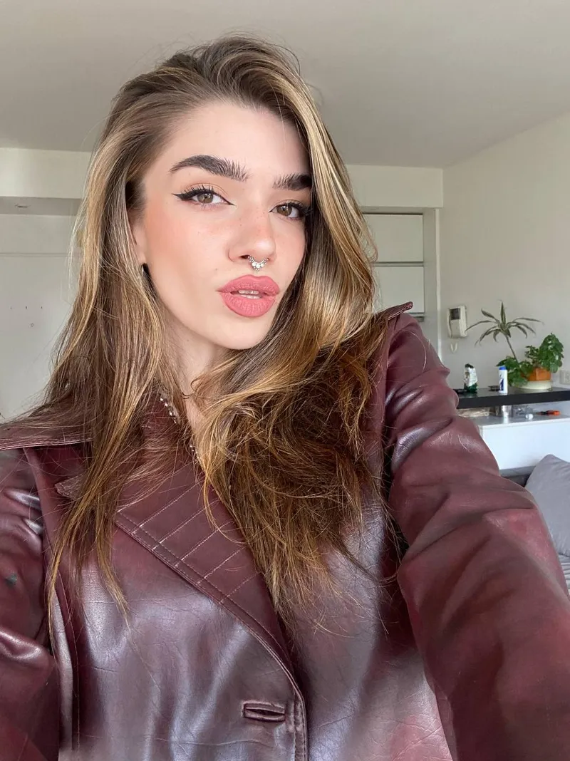 Thumbnail Seductive Secrets: TrolleyBrick on Office Work vs. Distractions