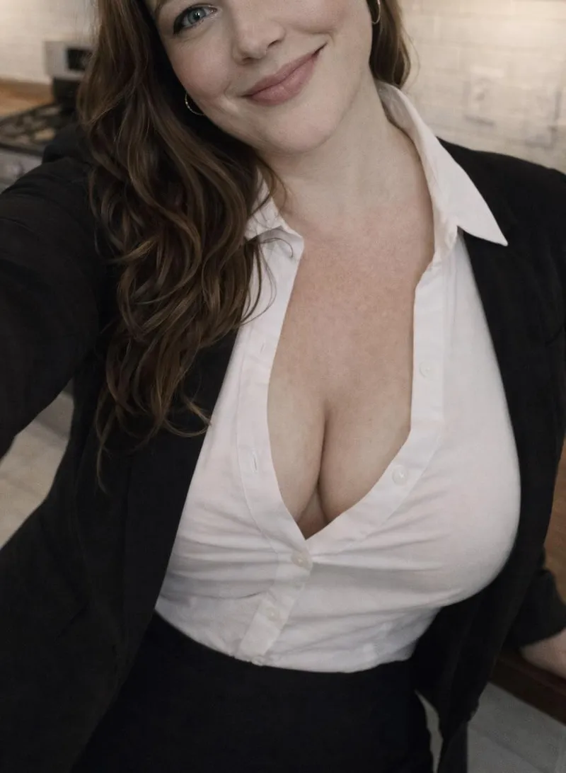 Thumbnail Winning the Boss's Approval: Tips for Making a Great Impression as a Secretary