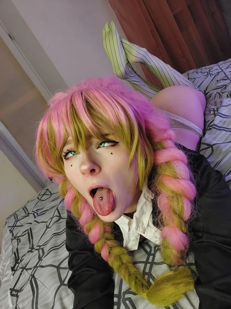 Thumbnail Kumi's Rendition of Mitsuri from 'Demon Slayer' in a Captivating Display