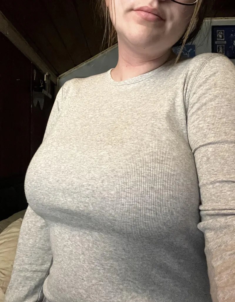 Thumbnail Discovering fantasyxfaithx's Simple Work Shirt!