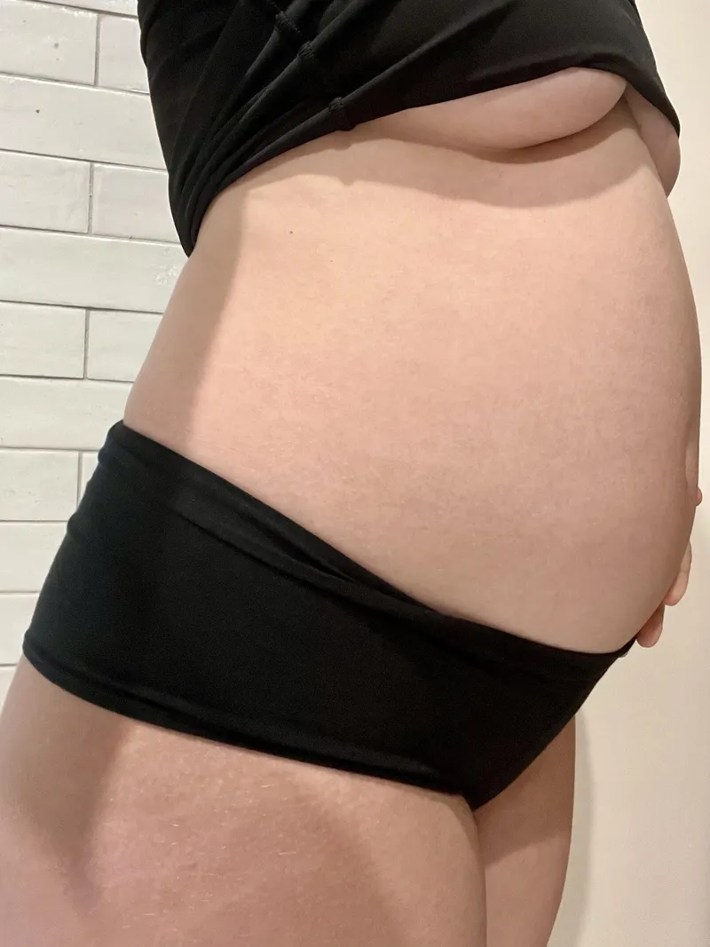 Thumbnail Spoiled Belly New Year: mellyybellyy_ Narrates in Stuffers