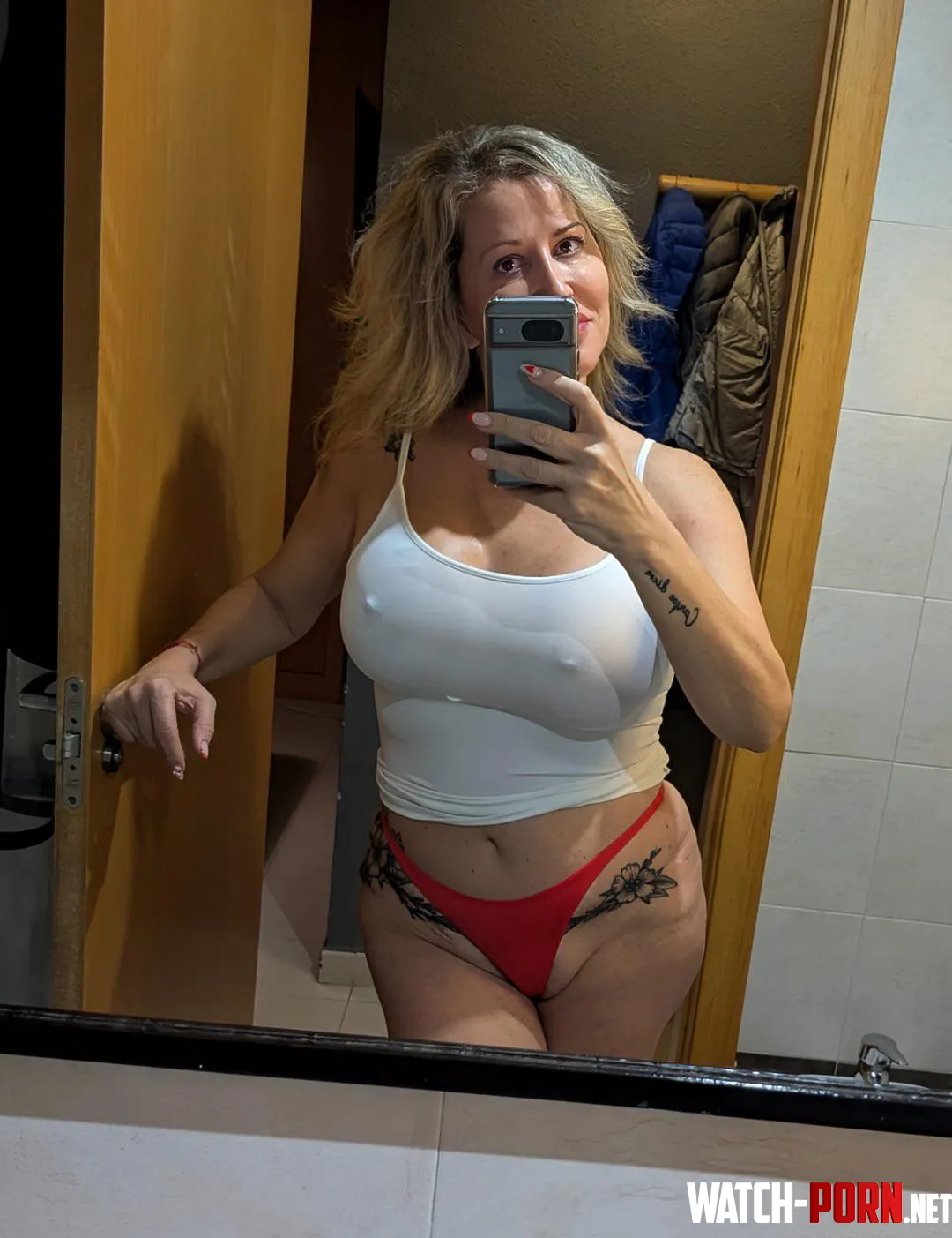 Mirror milfie by misslauratoes