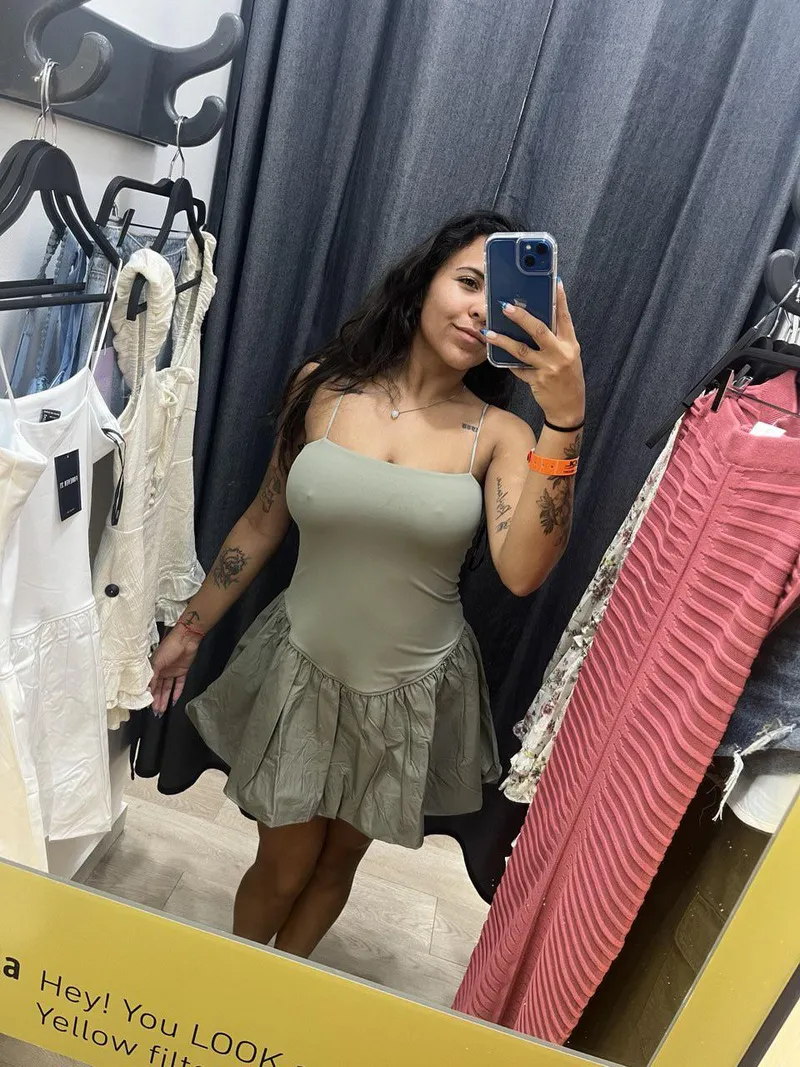 Thumbnail Karolyn_sofi: Flattering Look - Green Outfit Pokies Reveal