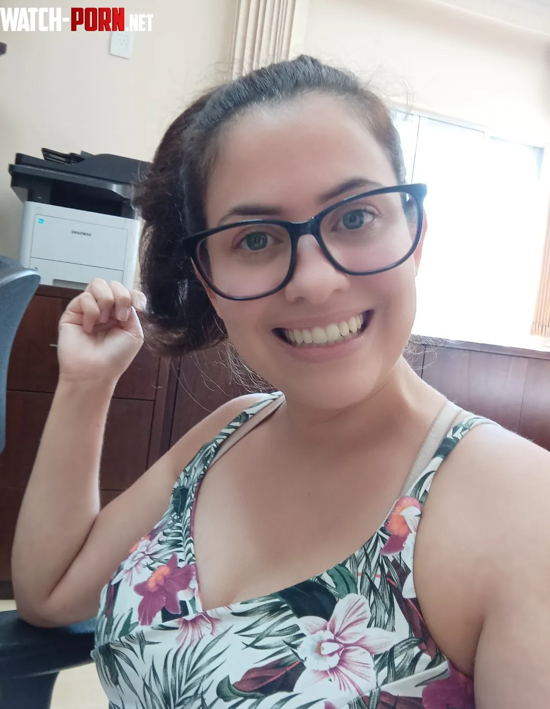 A cute secretary by Isiscristine