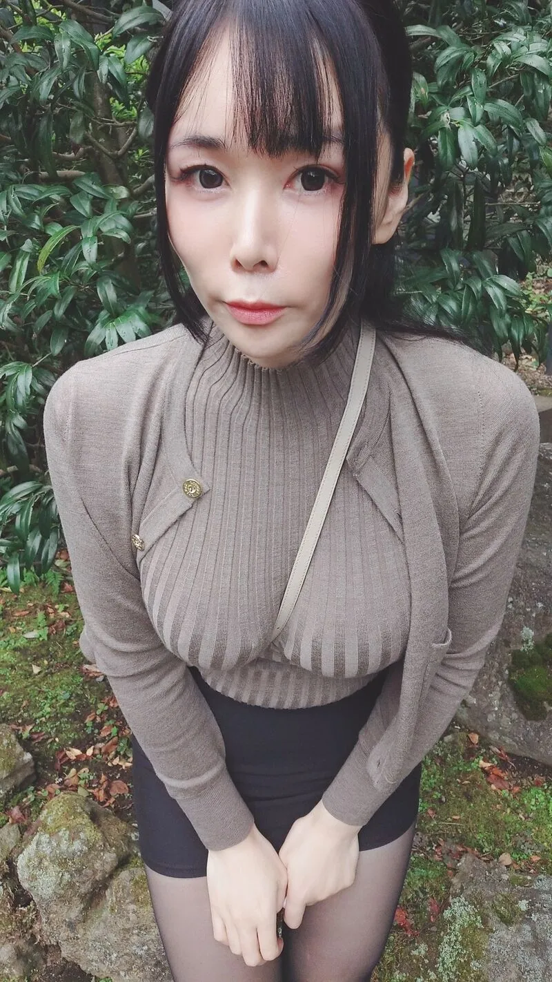 Thumbnail YuisPromoter's Insight in 2busty2hide