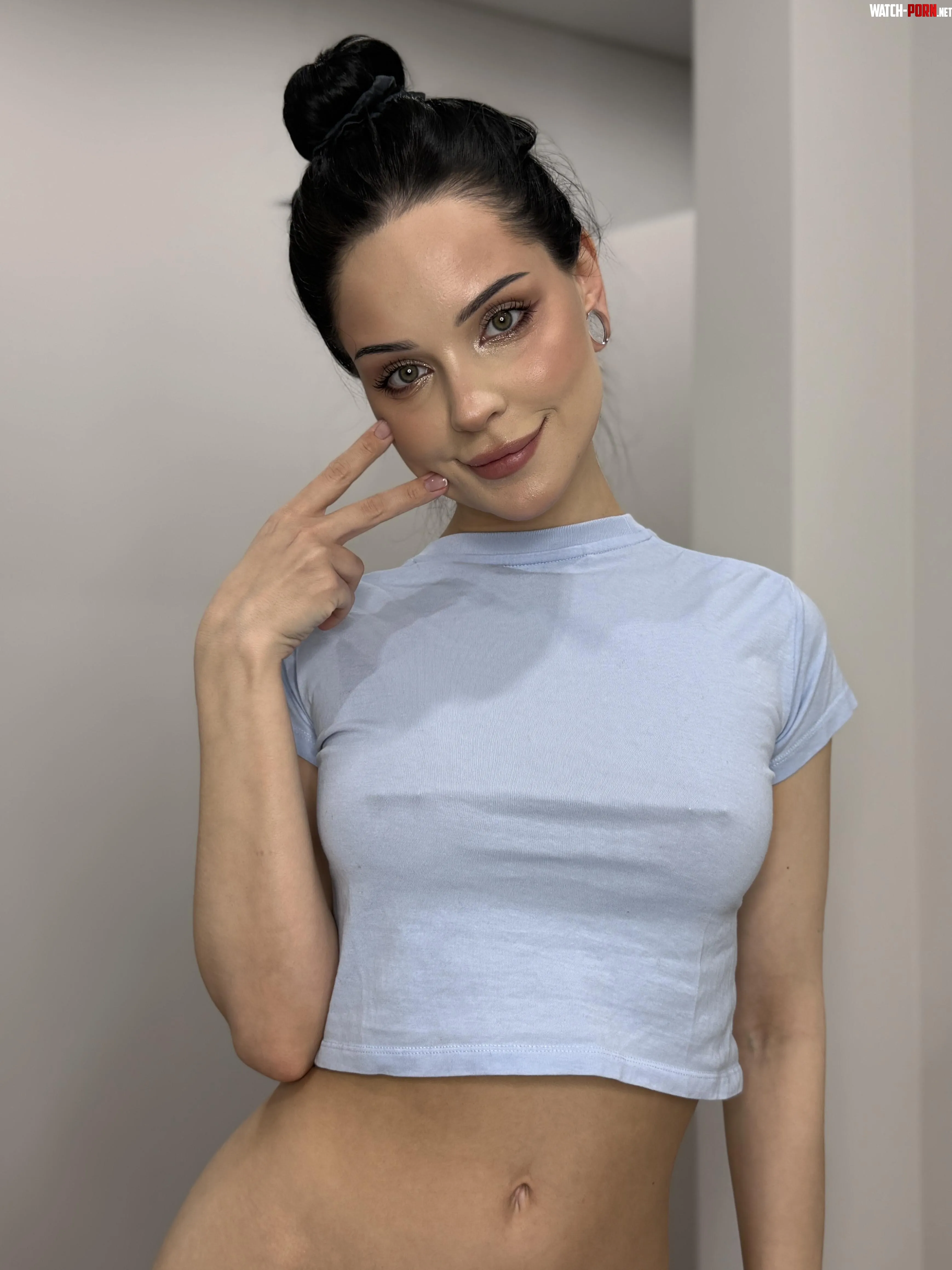 This croptop makes me look amazing by Divinosia