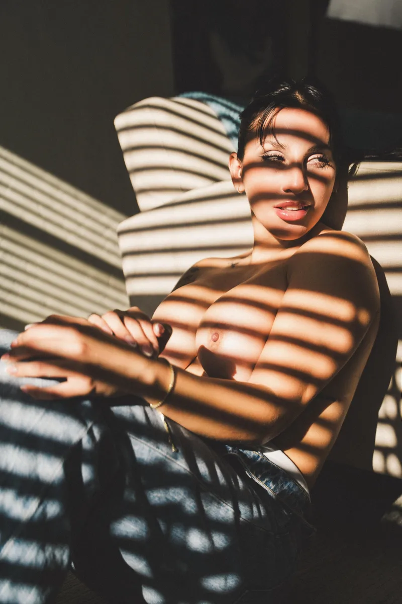 Thumbnail Soaking Up Sunlight: A Tranquil Beauty Moment