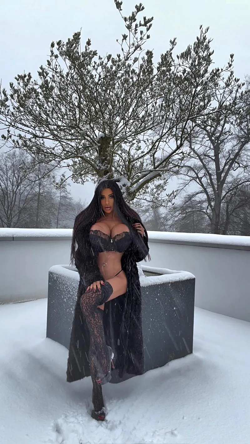 Thumbnail Bimbofetish: Snowy Silence and Pure Contrast by Selena Black