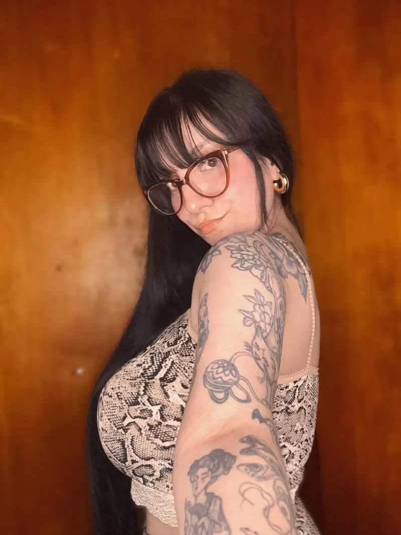 Thumbnail Brunette Gaze: Observing Your Beauty | inlovemei