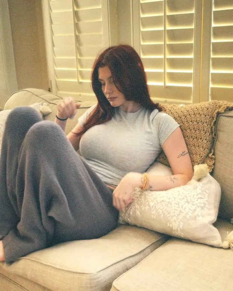 Thumbnail Beauty Redefined: Embracing Natural Curves by Practical-Round-3581 | 2busty2hide