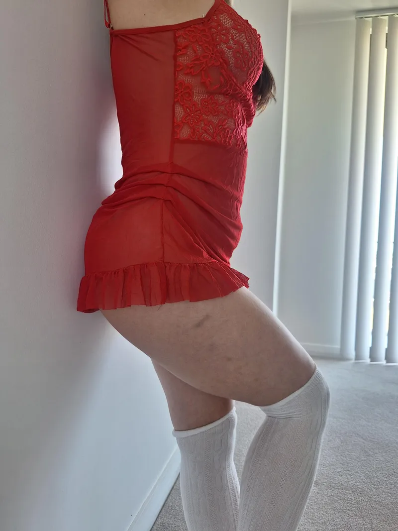 Thumbnail brianavixen's Tempting Invitation: What's Underneath?