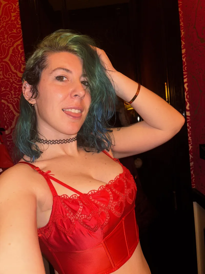 Thumbnail Discover the Heart Wrapped Shelf by sirenskiss3 in homegrowntits