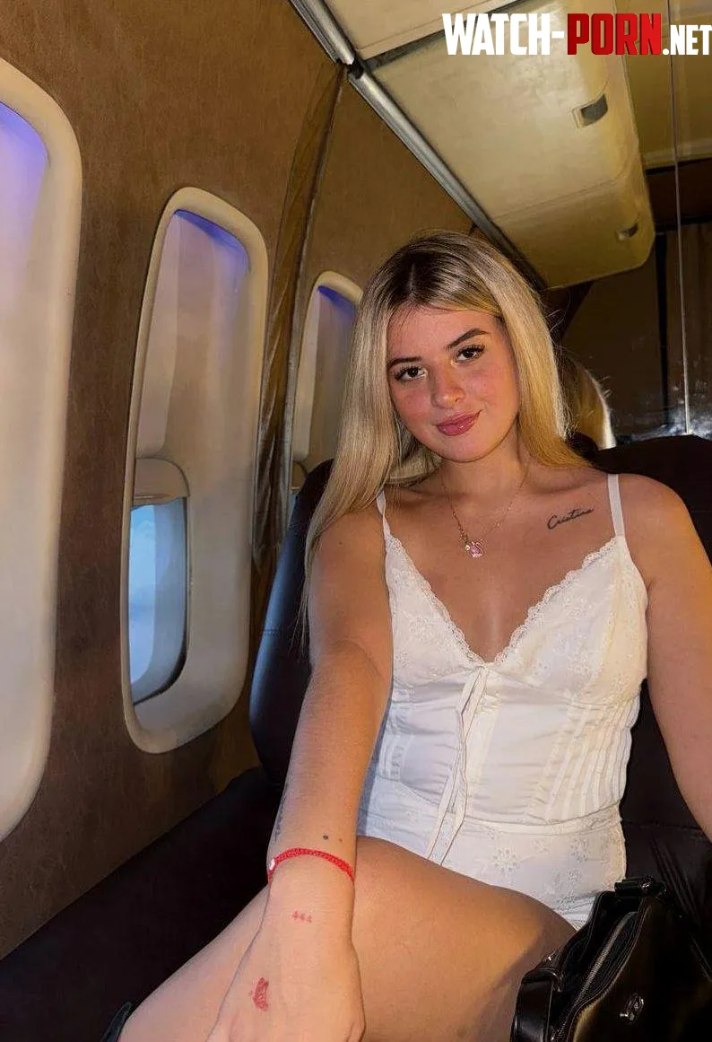 this angle caught me when i was feeling myself a little more by FrostedOrbit_29