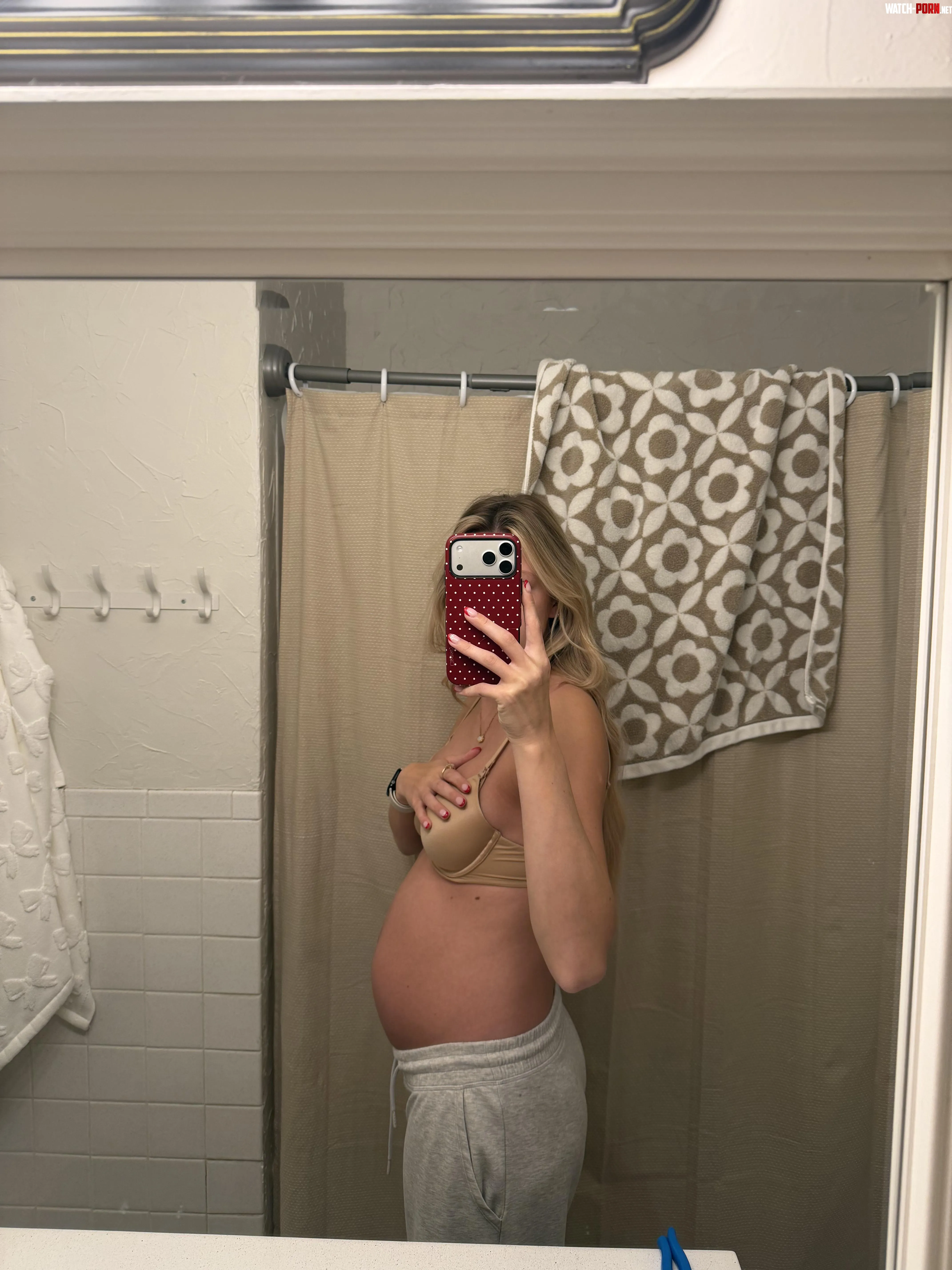 Wondering if you’d still want to see my nudes even tho im pregnant… by Blondiejean0