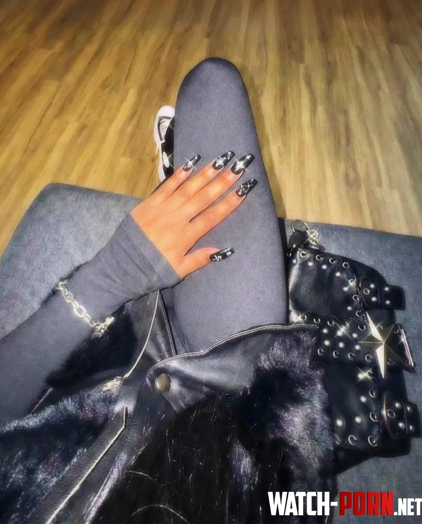 Went a lil gothy with my nails for once, what do you think? 🖤🙈🏴‍☠️ by Mushyxoxo