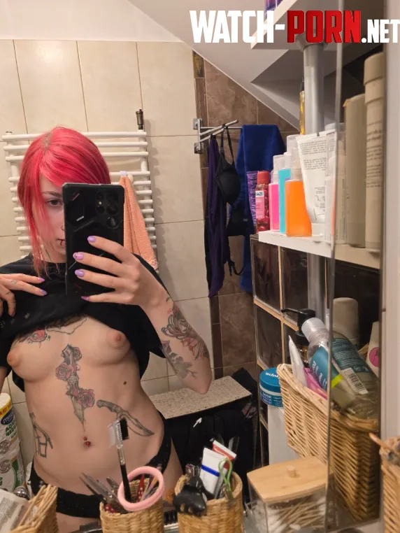 mirror pics like this by Triakedios