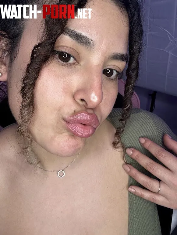 Lip gloss looks better than red lipstick. Do you agree? by curlyydoll