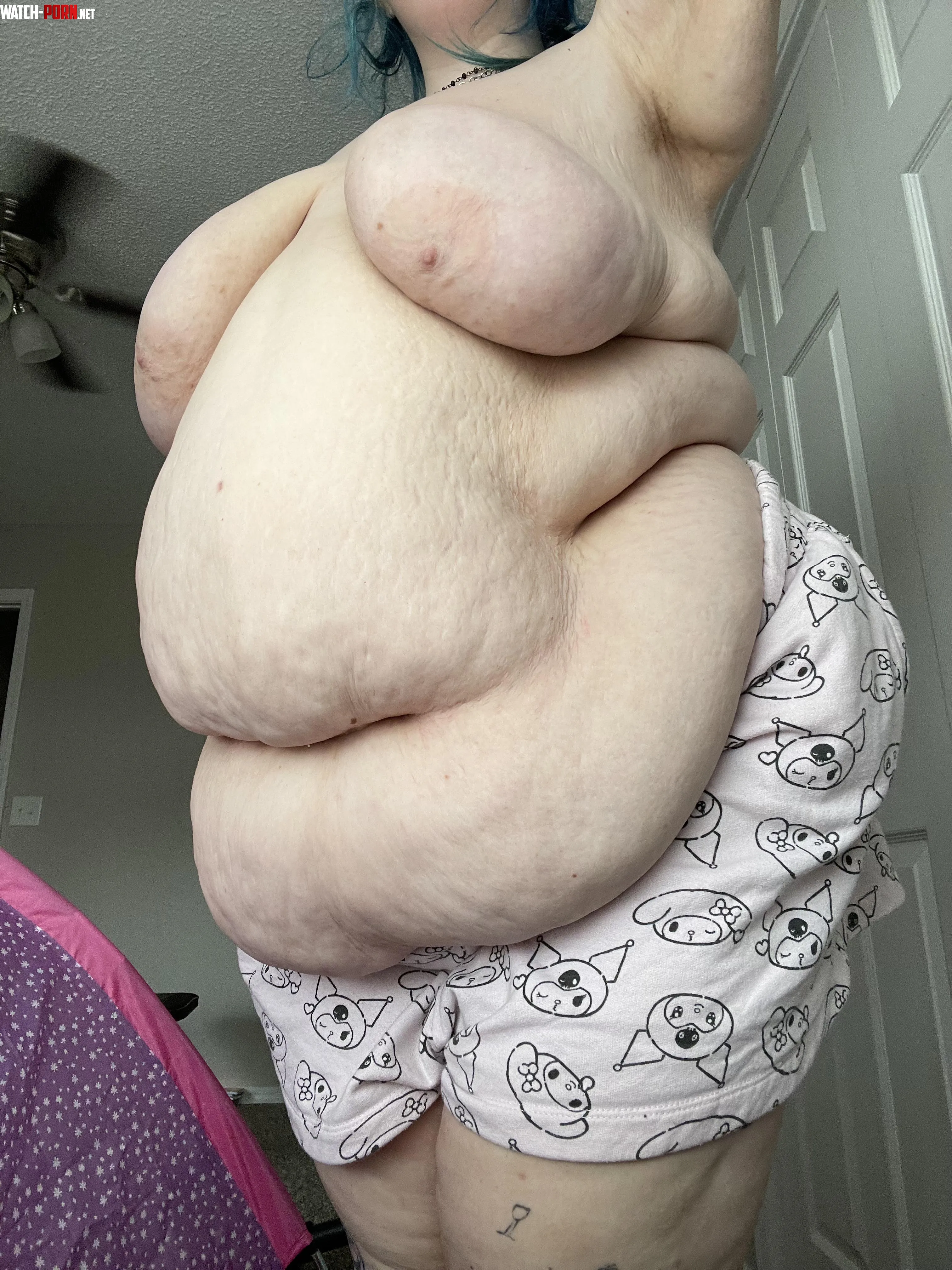 Imagine being my neighbor and seeing me pose by the window like this by thottieronnie