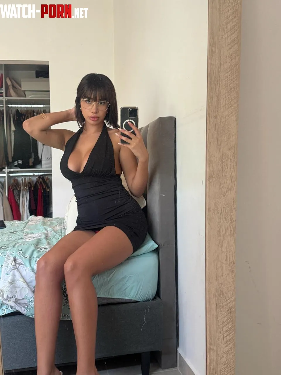 Too hot for a casual scroll by gentlebeamm