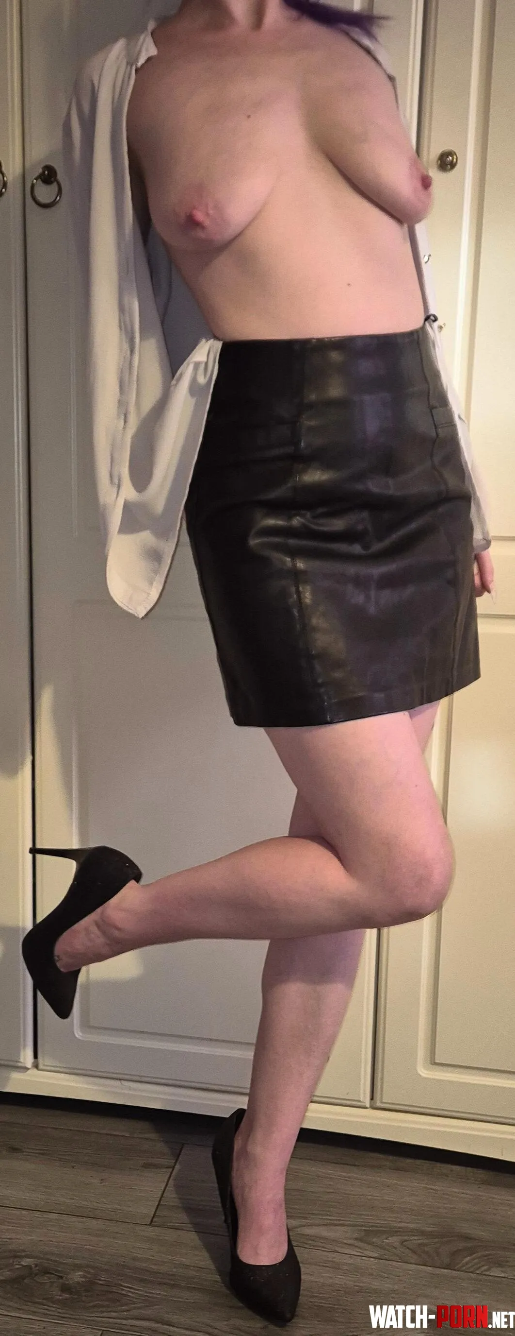 Hot slutty mature milf loves getting naughty for you to enjoy by Facelesszeb