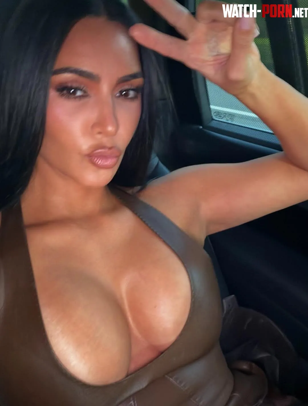 Kim Kardashian by proudhornyaddict