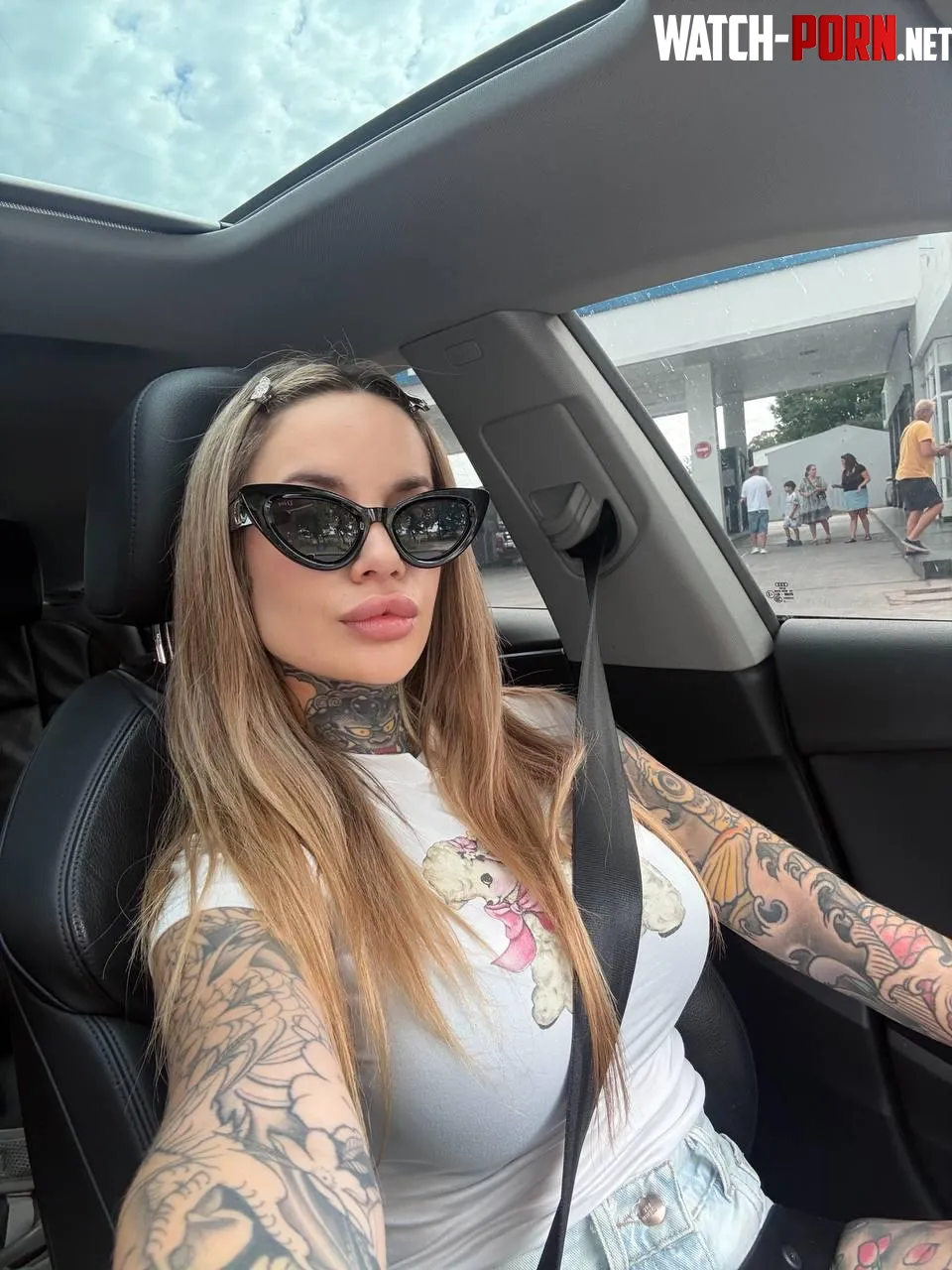 They're heavy.... by miarayyy