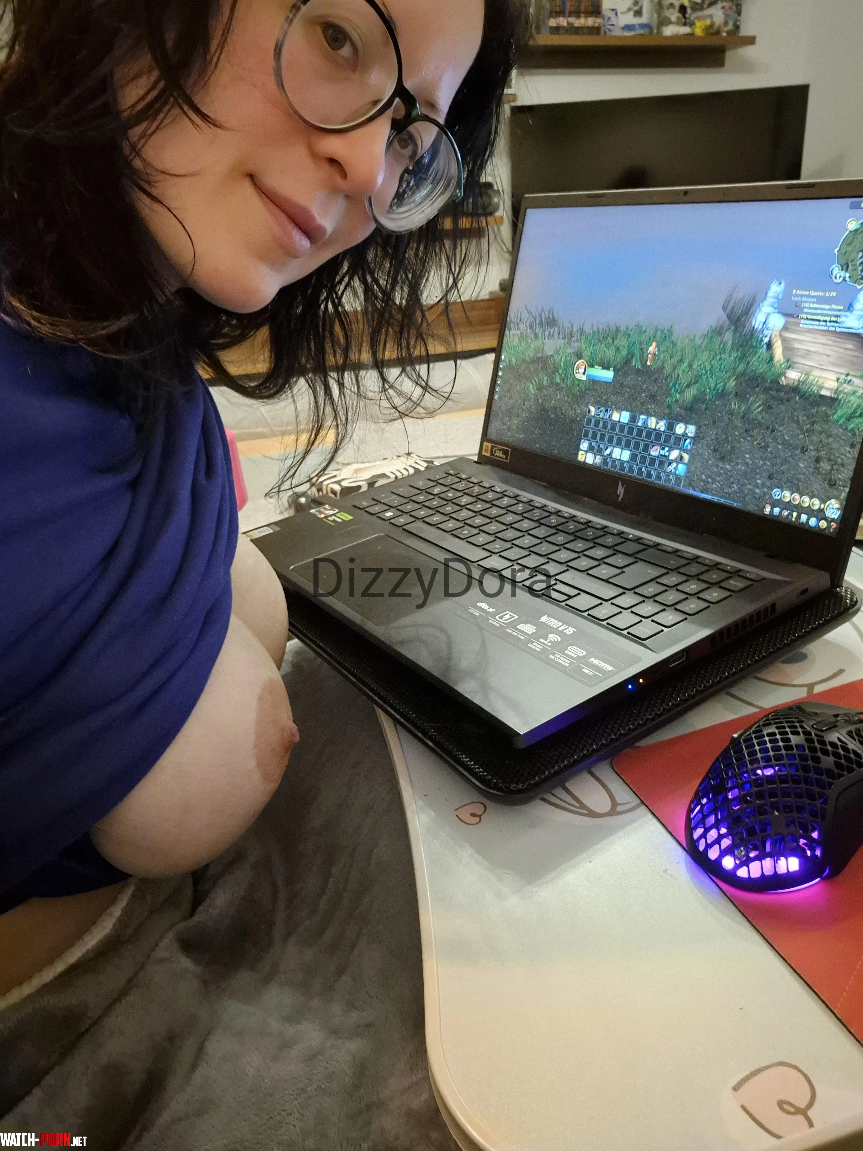 Sideboobs while gaming by DizzyDora_