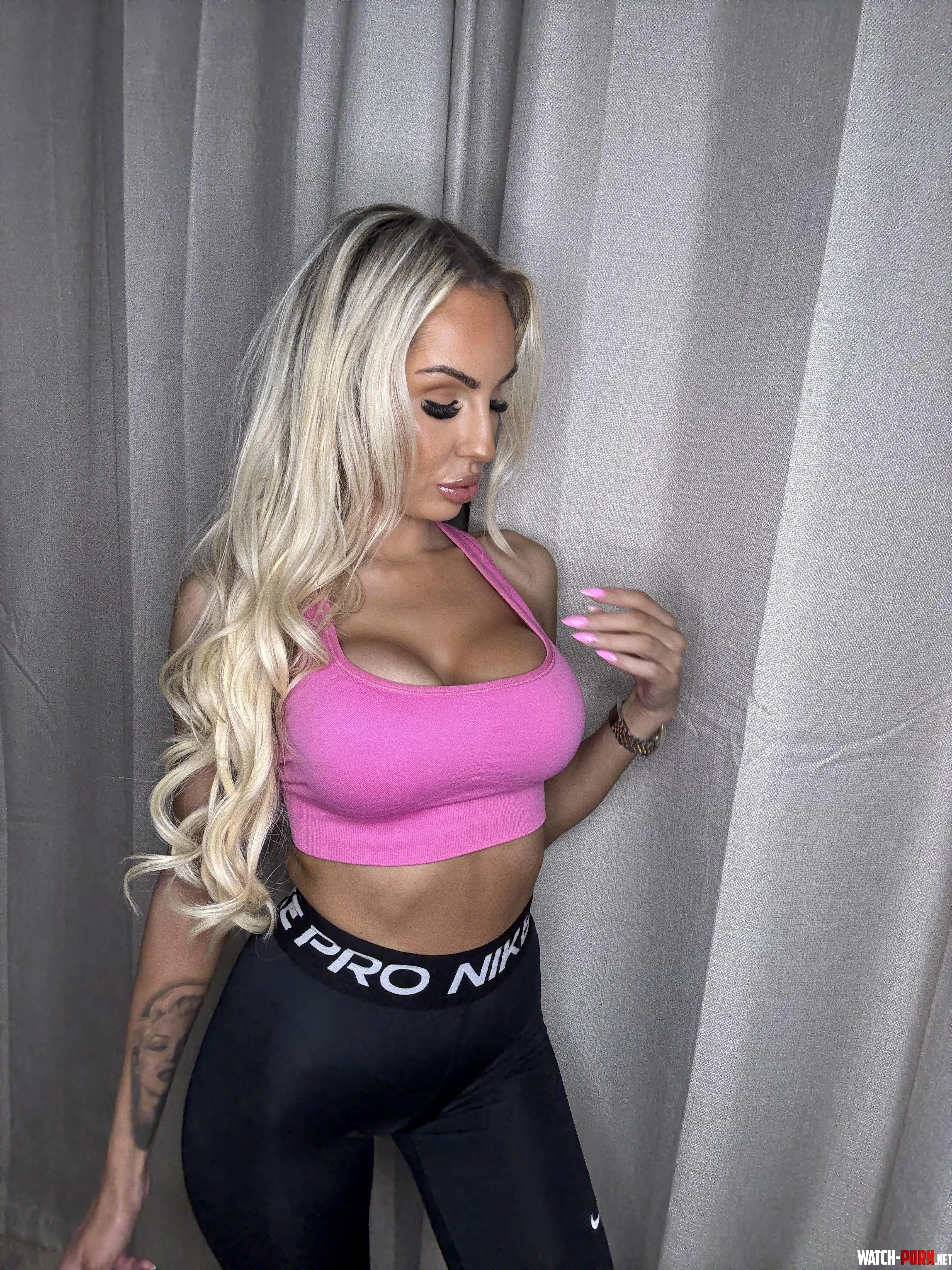 These leggings hug better than you ever could. by CakeSupp