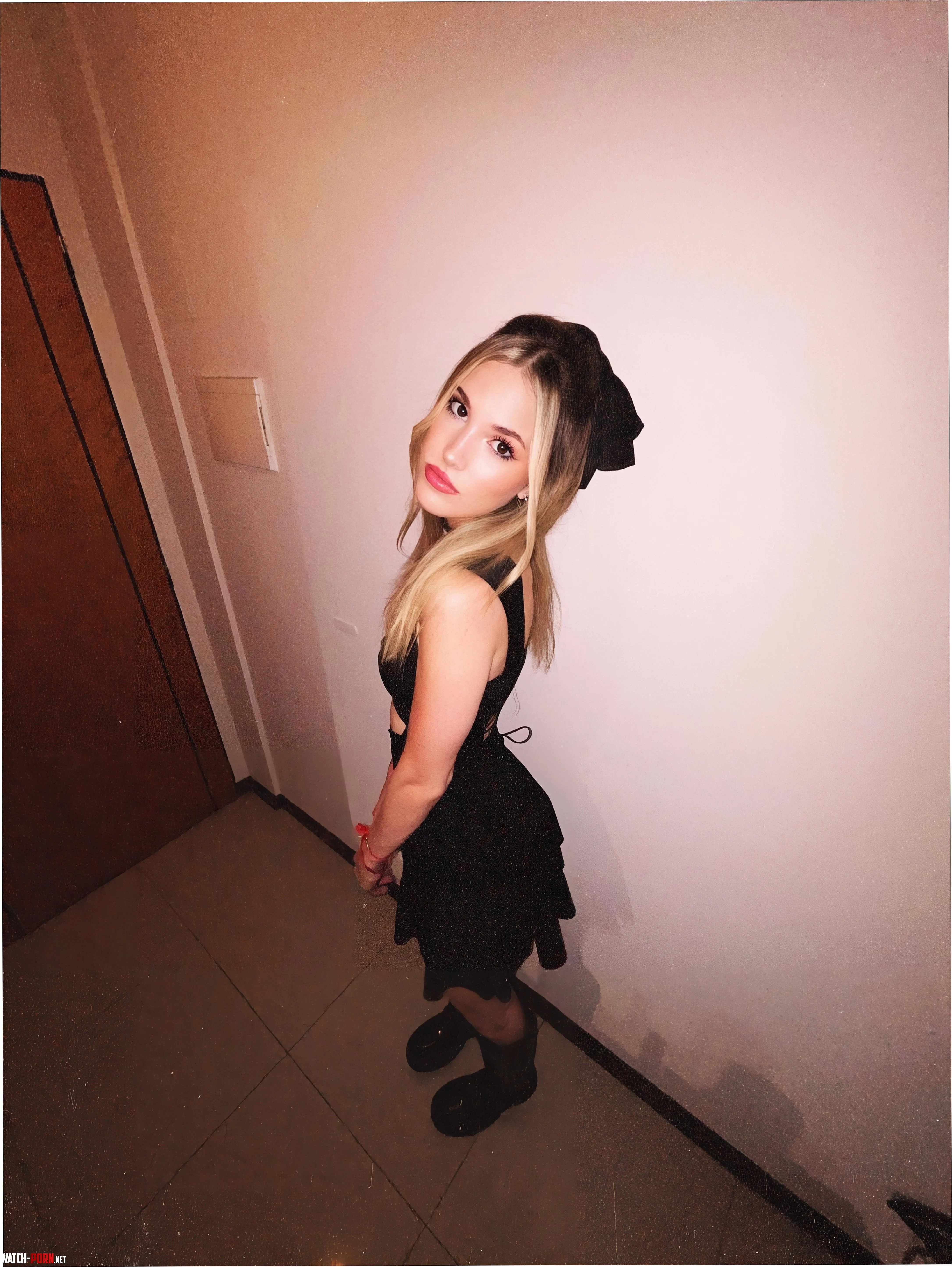 18f i’m honestly very shy by TeaseMeBunny