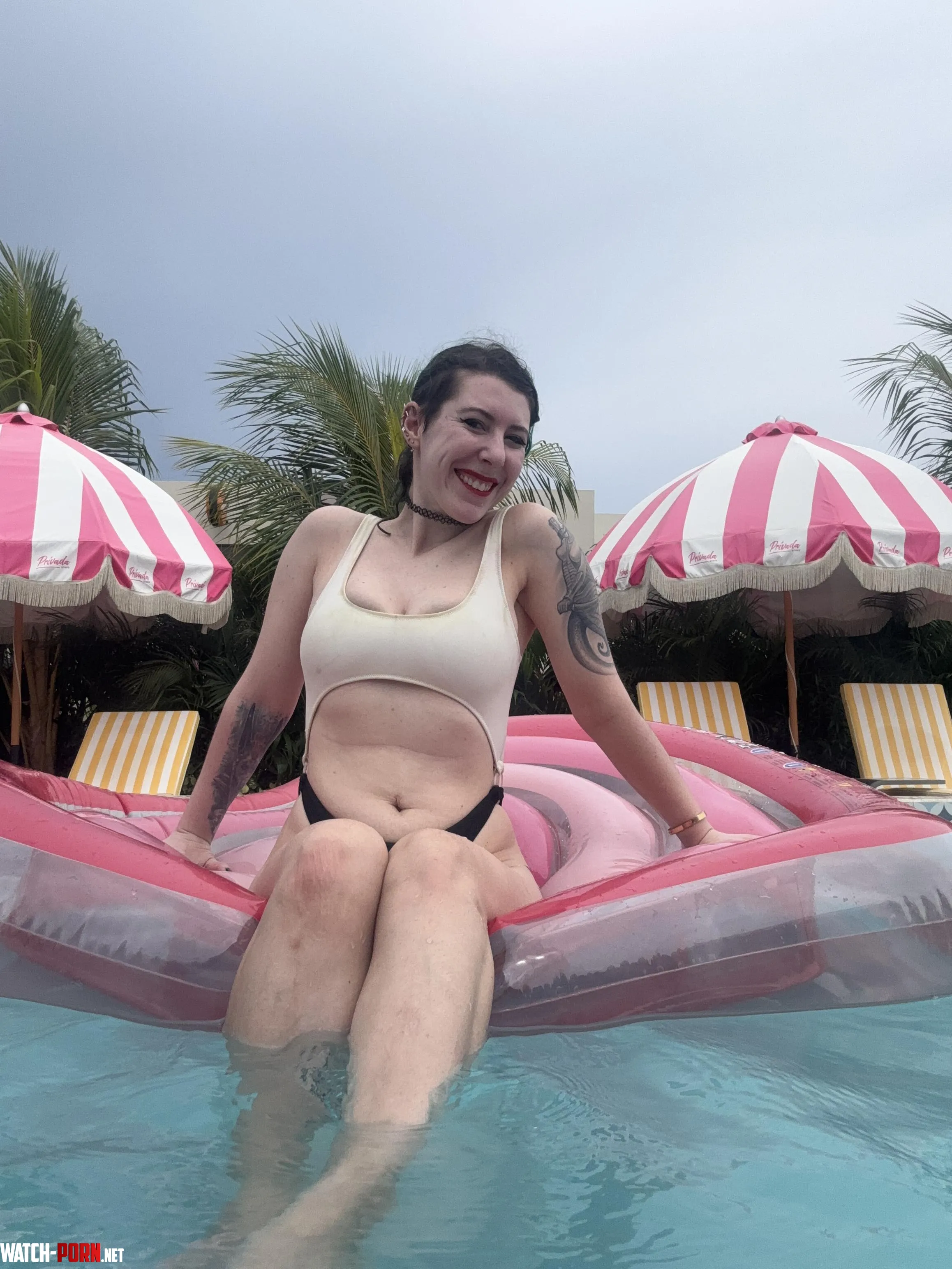 Floatin on by in the pool by sirenskiss3