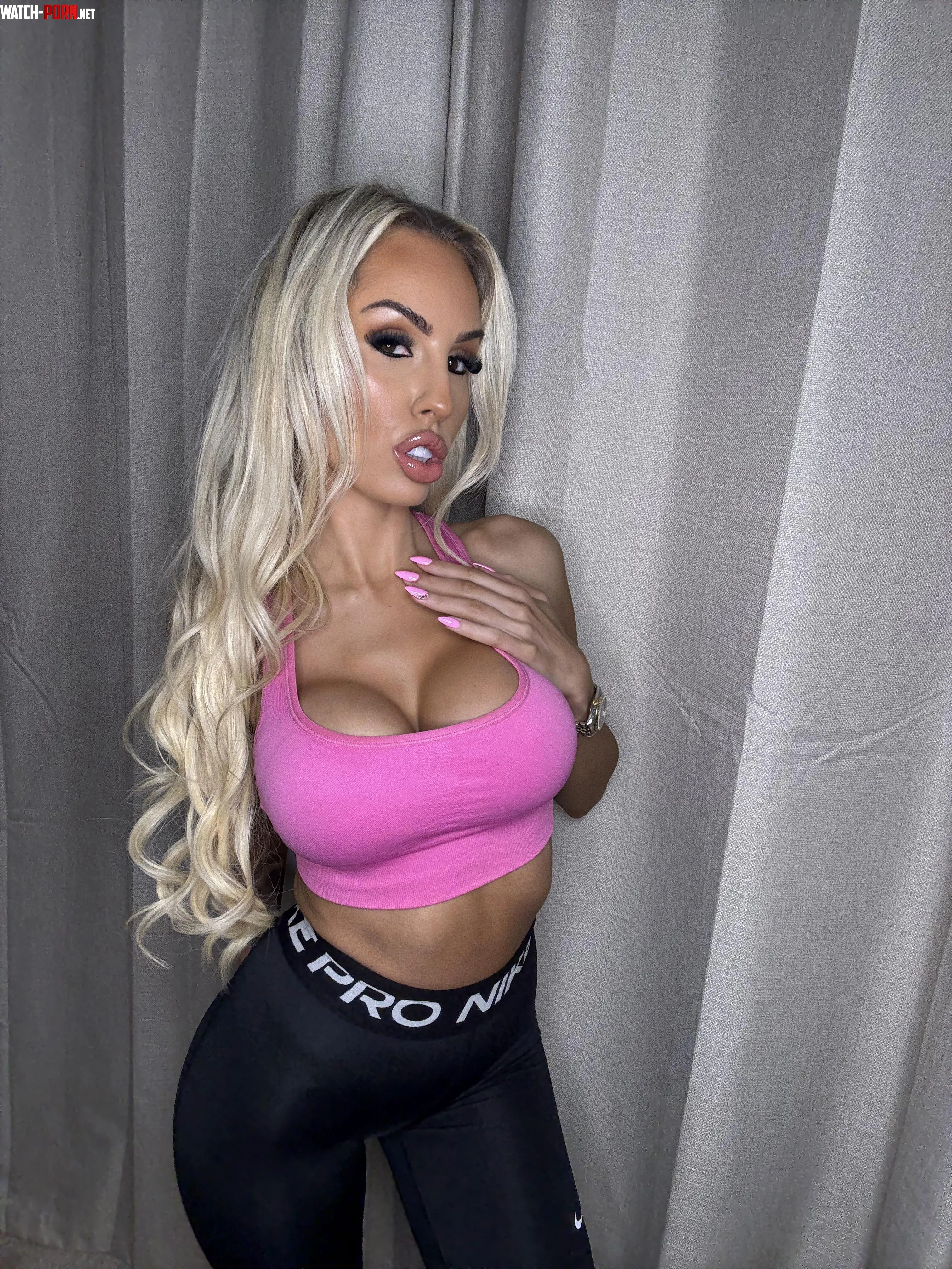 Beautiful in leggings by CakeSupp