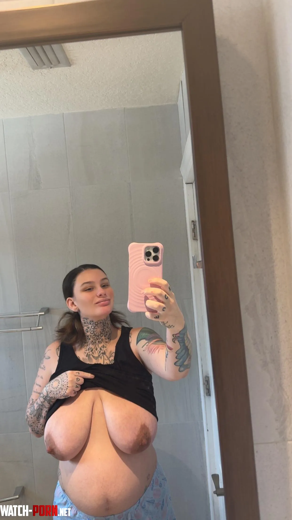 Hanging in there by Bustybunni2