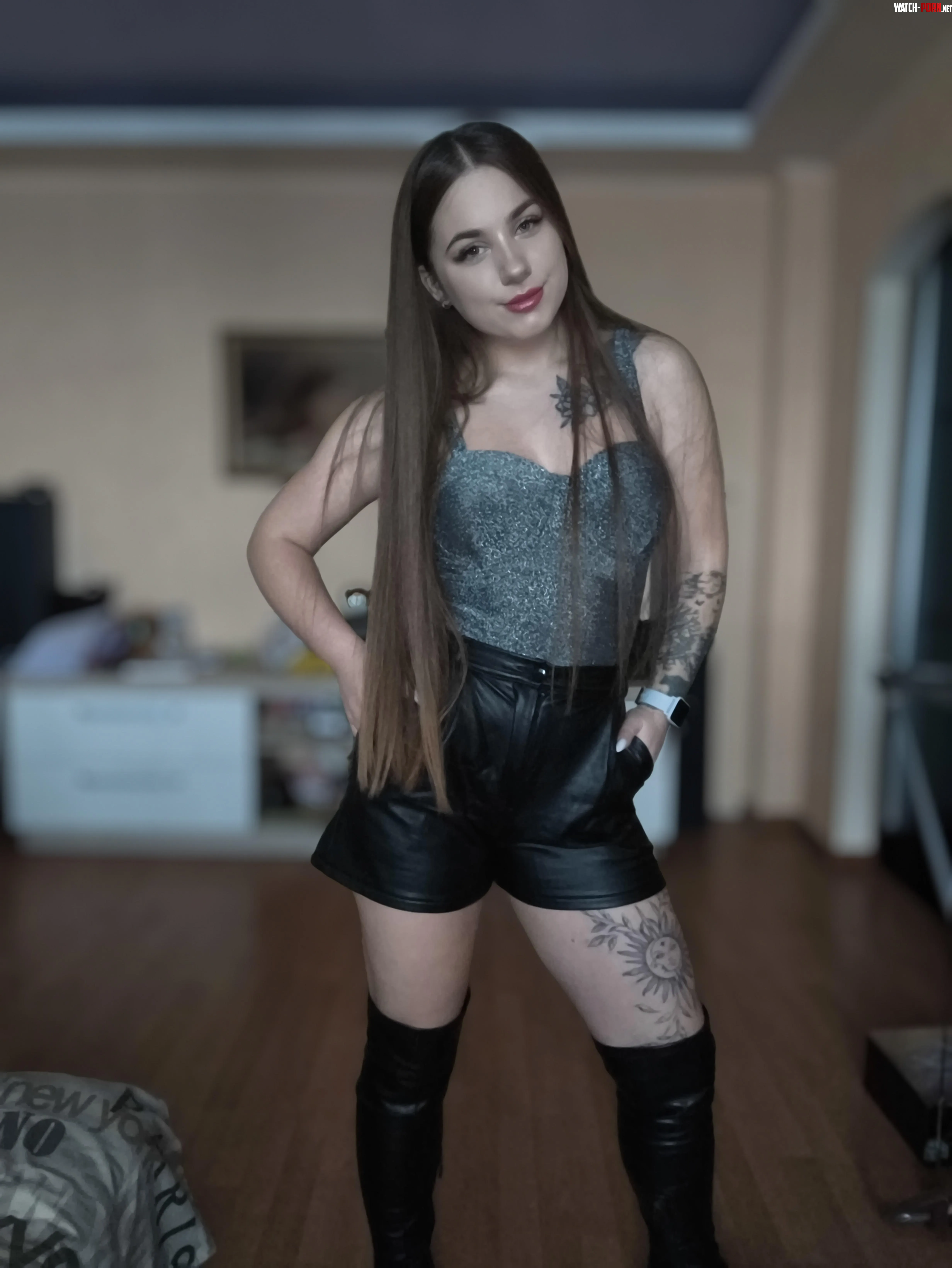 A leather skirt makes me feel sexy by ThessaRosee