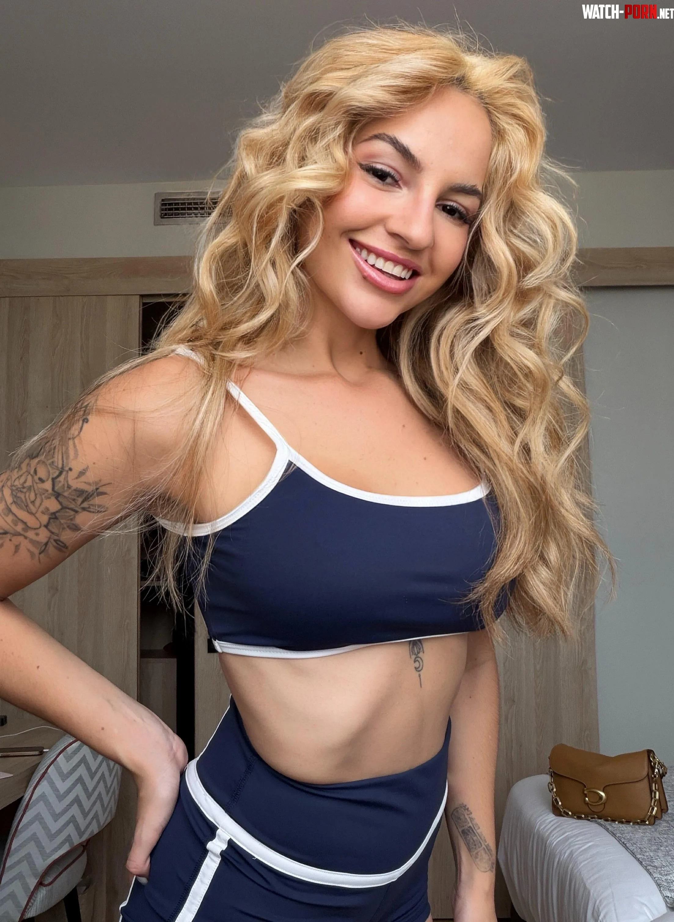 Feeling beautiful by LovelyyDaisy